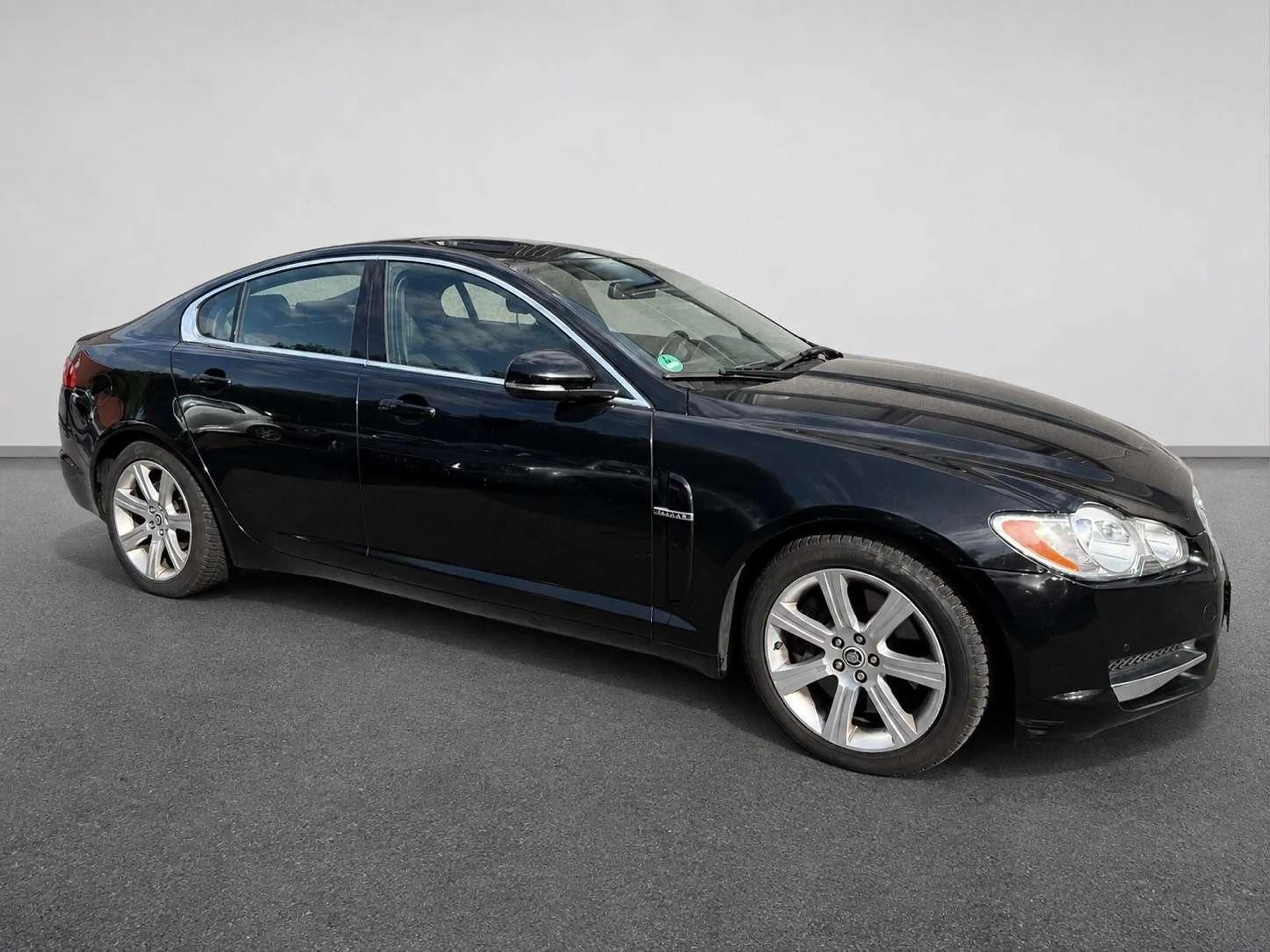 Jaguar XF 3.0 V6 Diesel S Portfolio — photo 2