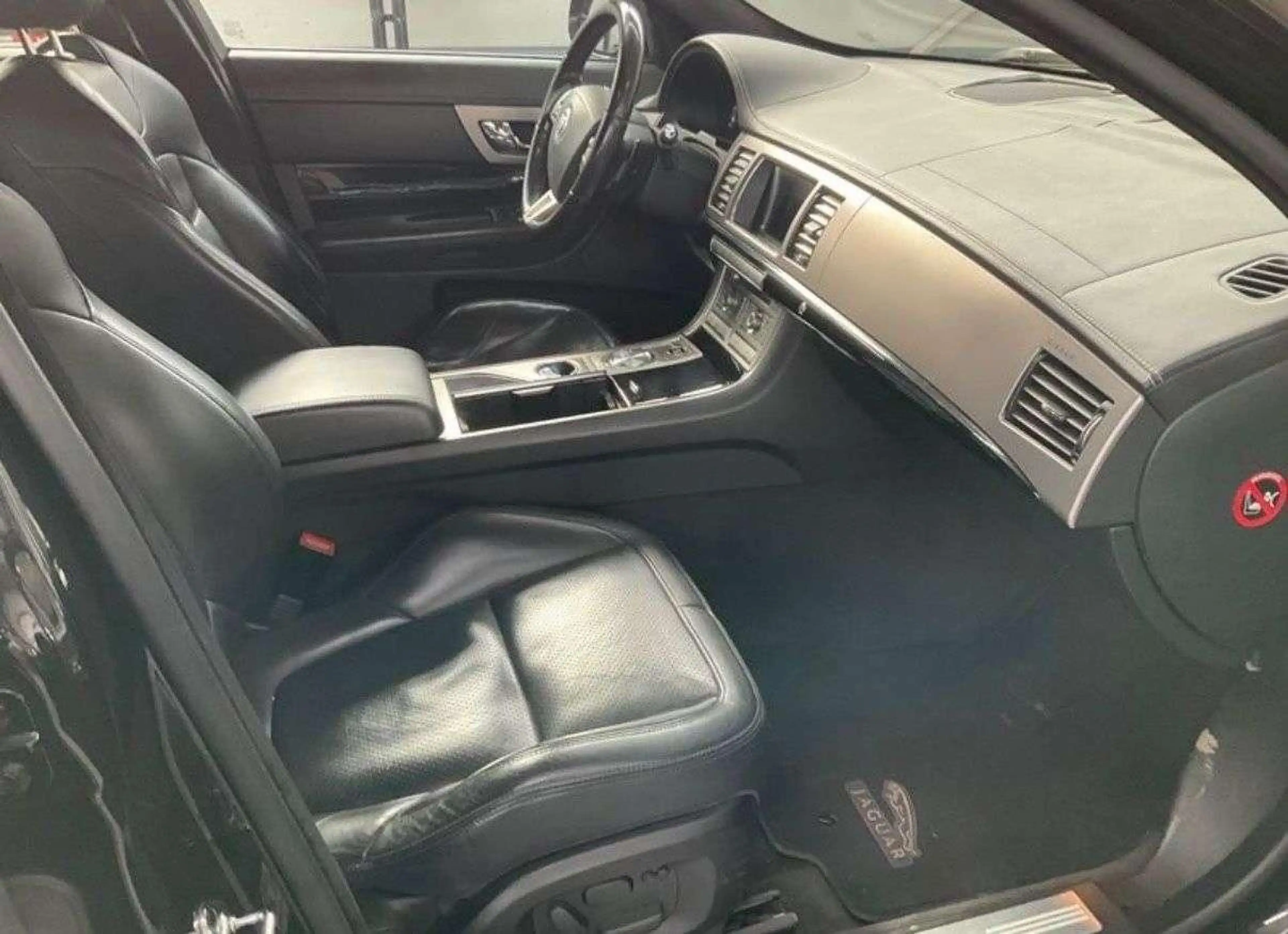 Jaguar XF 3.0 V6 Diesel S Portfolio — photo 9