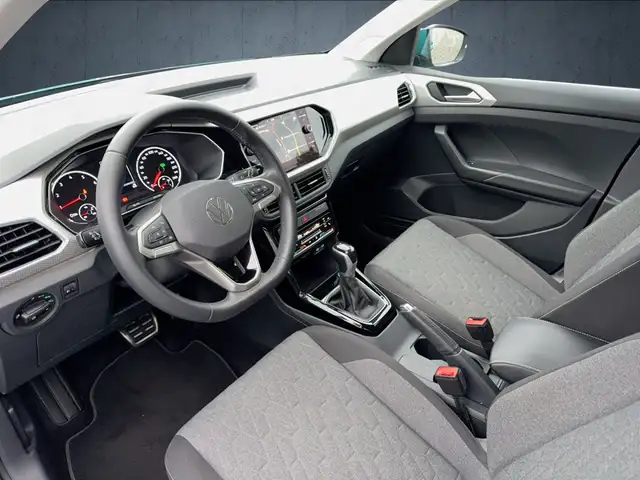 Volkswagen T-Cross view 9