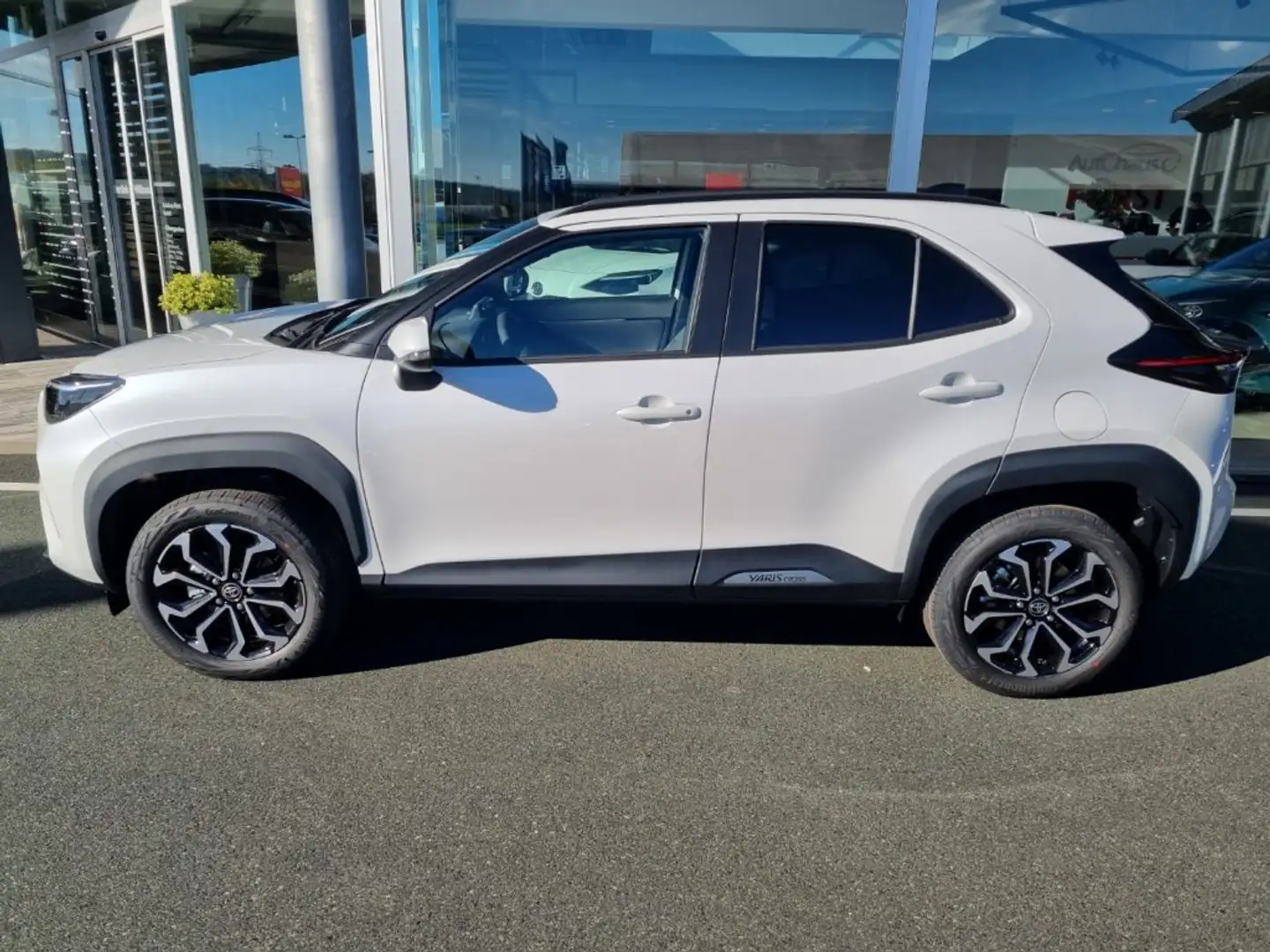Toyota Yaris Cross - 1,5l 4x2 HY Active Drive *SAFETY-Paket*PEARL-WHITE* Weiß - 2
