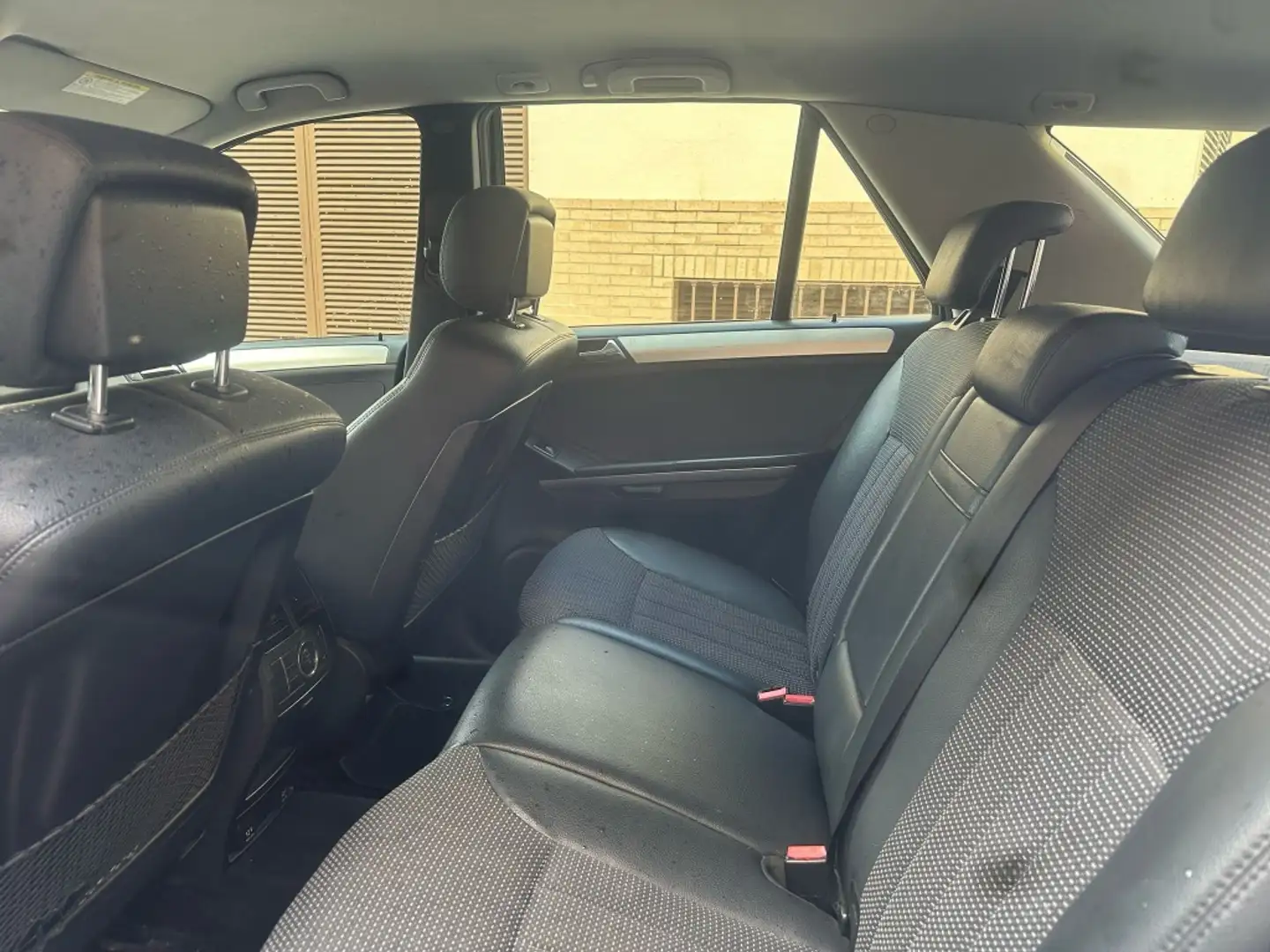 Mercedes-Benz ML 320 Todoterreno Automático de 5 Puertas Grau - 2