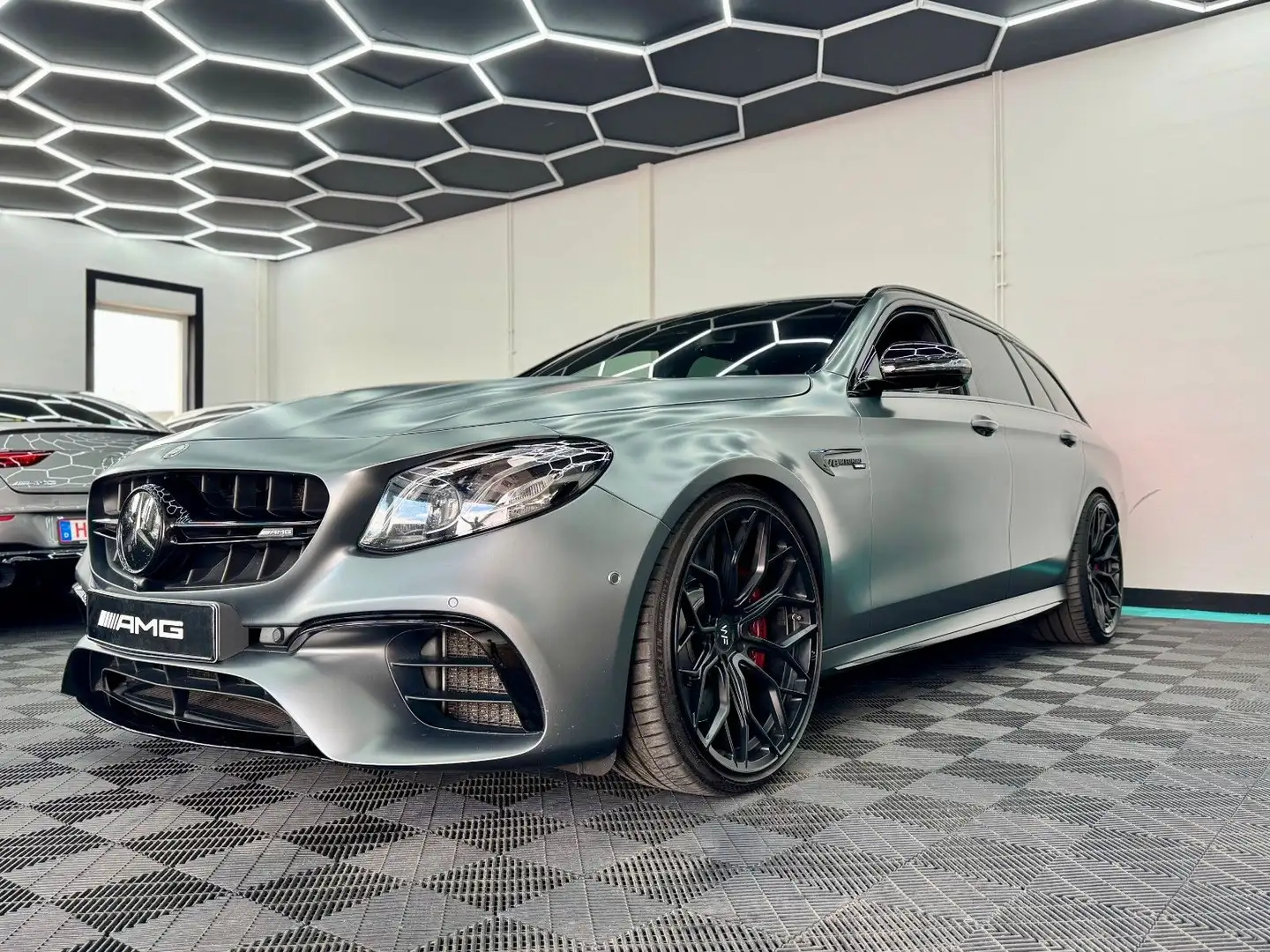 Mercedes-Benz E 63 AMG E 63S AMG 4M EDITION 1 900 PS MAGNO/PERF.SEAT/21 Gris - 1
