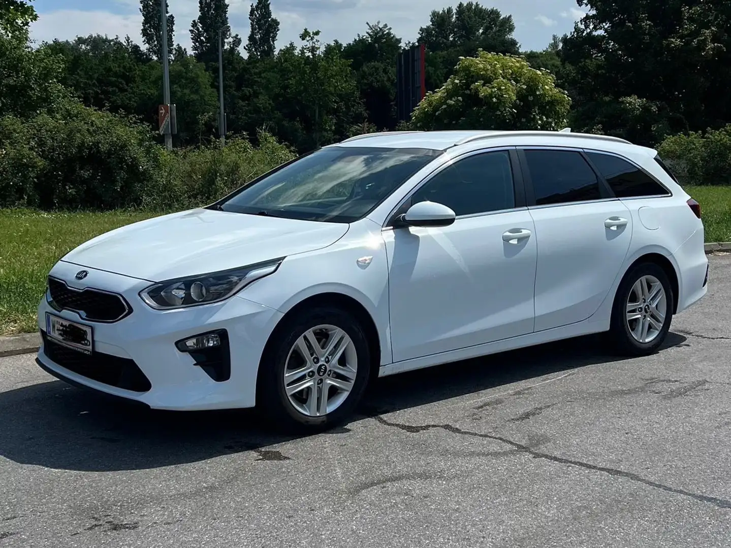 Kia Ceed SW / cee'd SW Sportswagon ceed SW 1,0 T-GDI GPF ISG Silber Weiß - 1