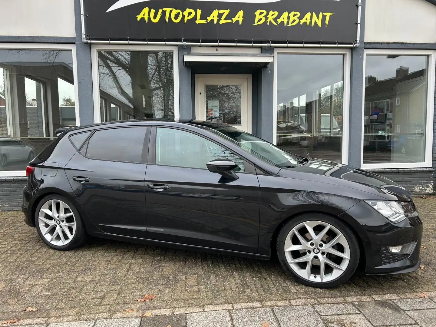 SEAT Leon 1.2 TSI FR / CLIMAT / CRUISE / UITLAAT FRIEDRICH M Zwart - 2