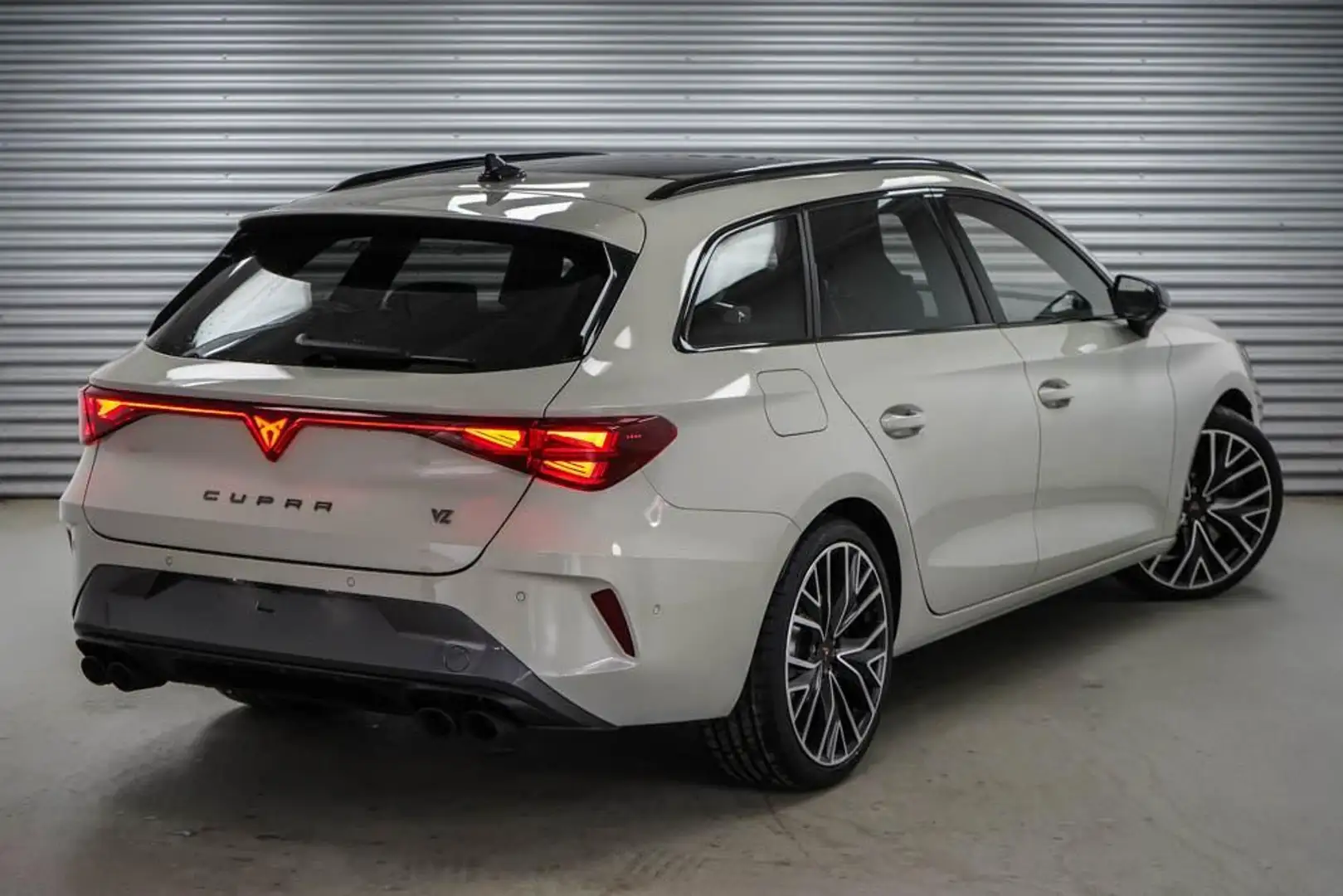 CUPRA Leon ST 2,0 TSI DSG 4Drive VZ Kombi - LAGE -LAG. Grau - 2