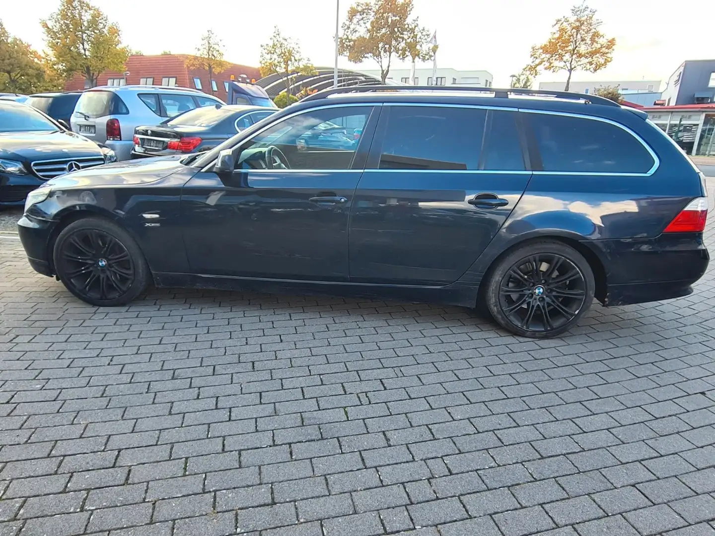 BMW 530 Baureihe 5 Touring 530d xDrive Bleu - 1