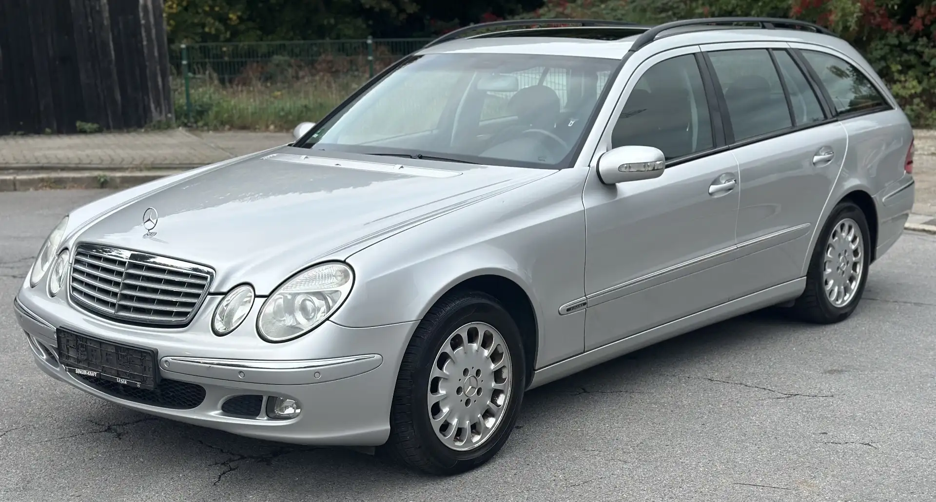 Mercedes-Benz E 200 E200 T Kompressor Automatik Elegance-Rentner-Top - 1