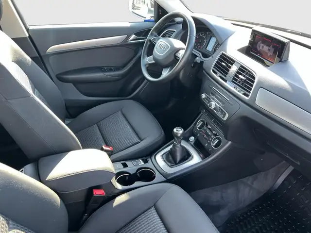 Audi Q3 view 15