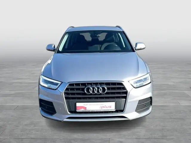 Audi Q3 view 8