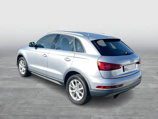 Audi Q3 view 3