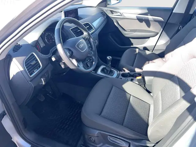 Audi Q3 view 9