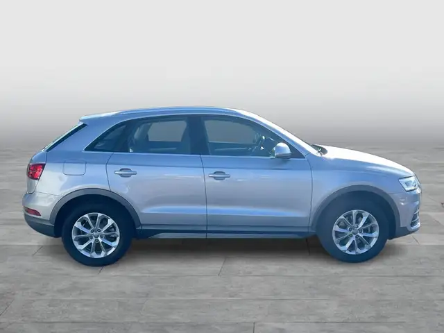 Audi Q3 view 6