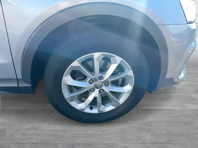 Audi Q3 view 7