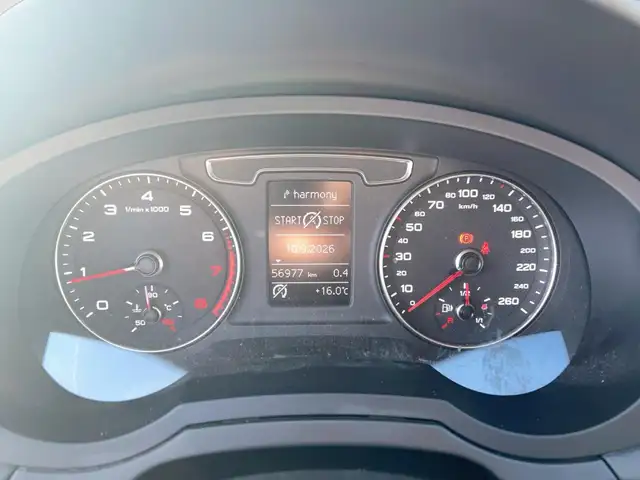 Audi Q3 view 10