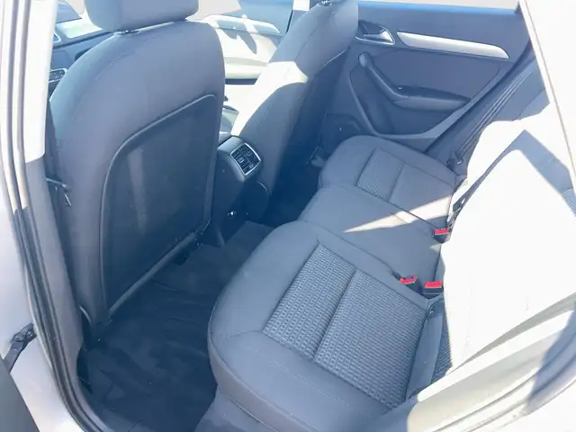 Audi Q3 view 12