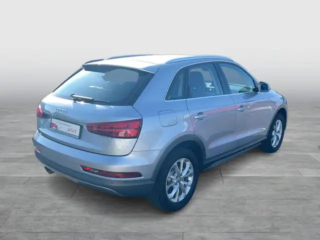 Audi Q3 view 5