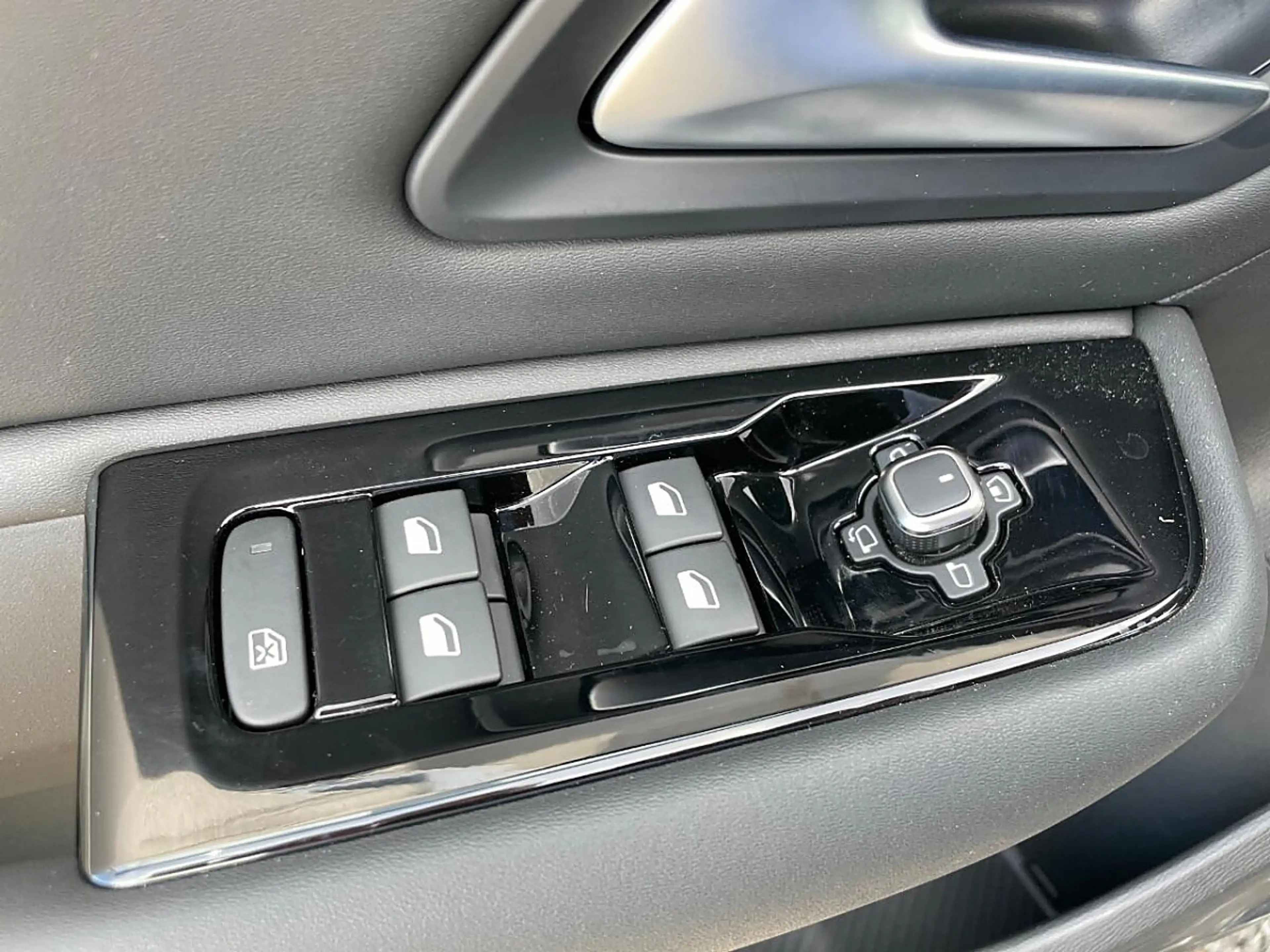Citroen C5 X Shine Hybrid 225 e-EAT8 — photo 10