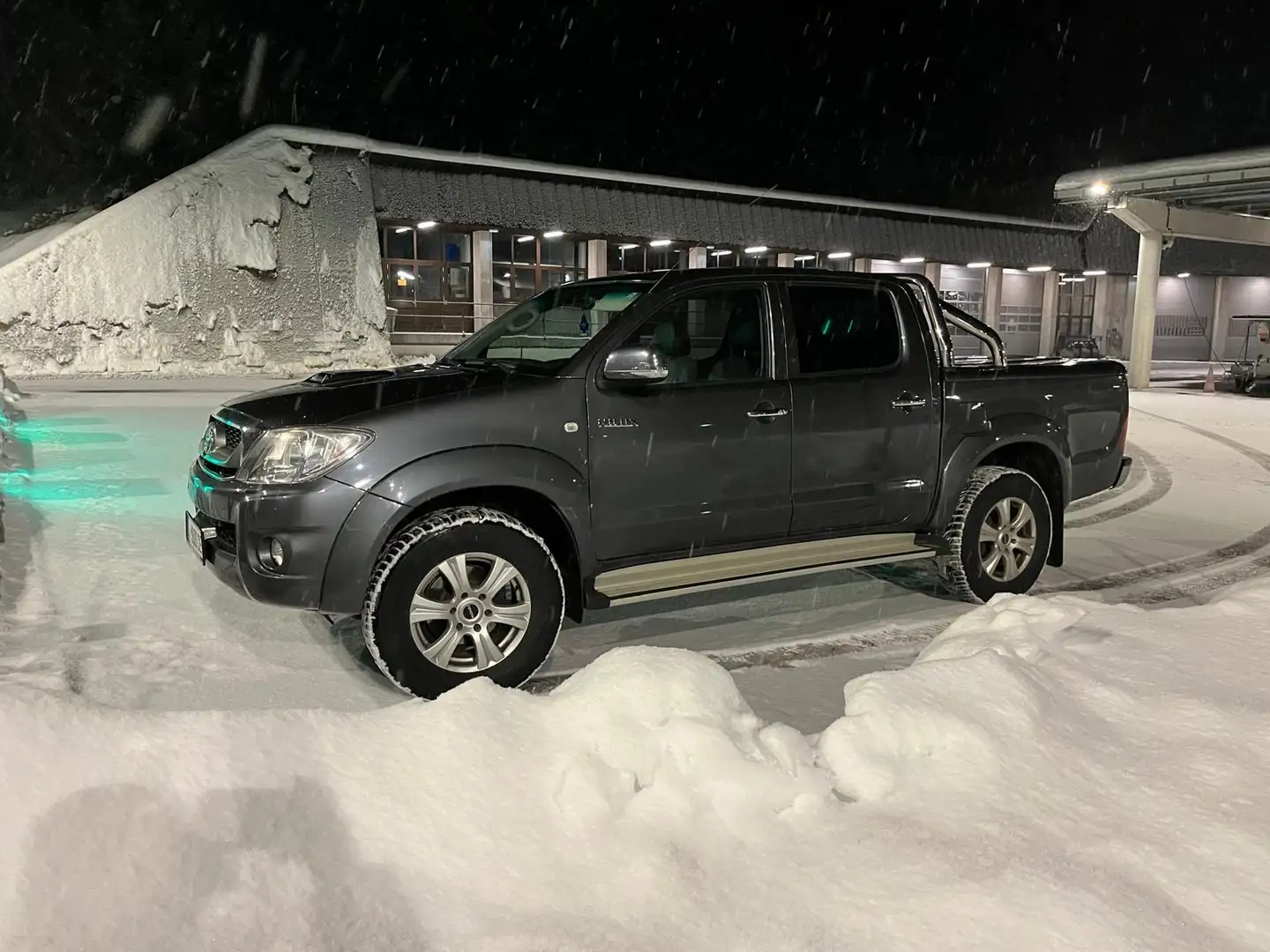 Toyota Hilux 3,0 D-4D 170 City Grau - 2