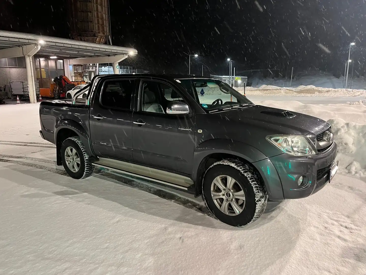 Toyota Hilux 3,0 D-4D 170 City Grau - 1