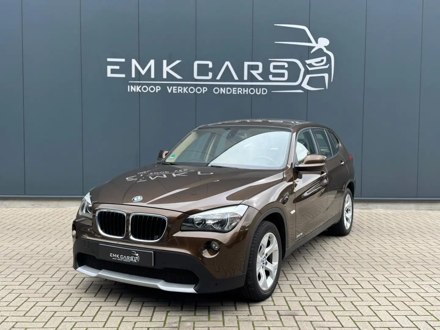 BMW X1 SDrive18i Executive Bruin - 1