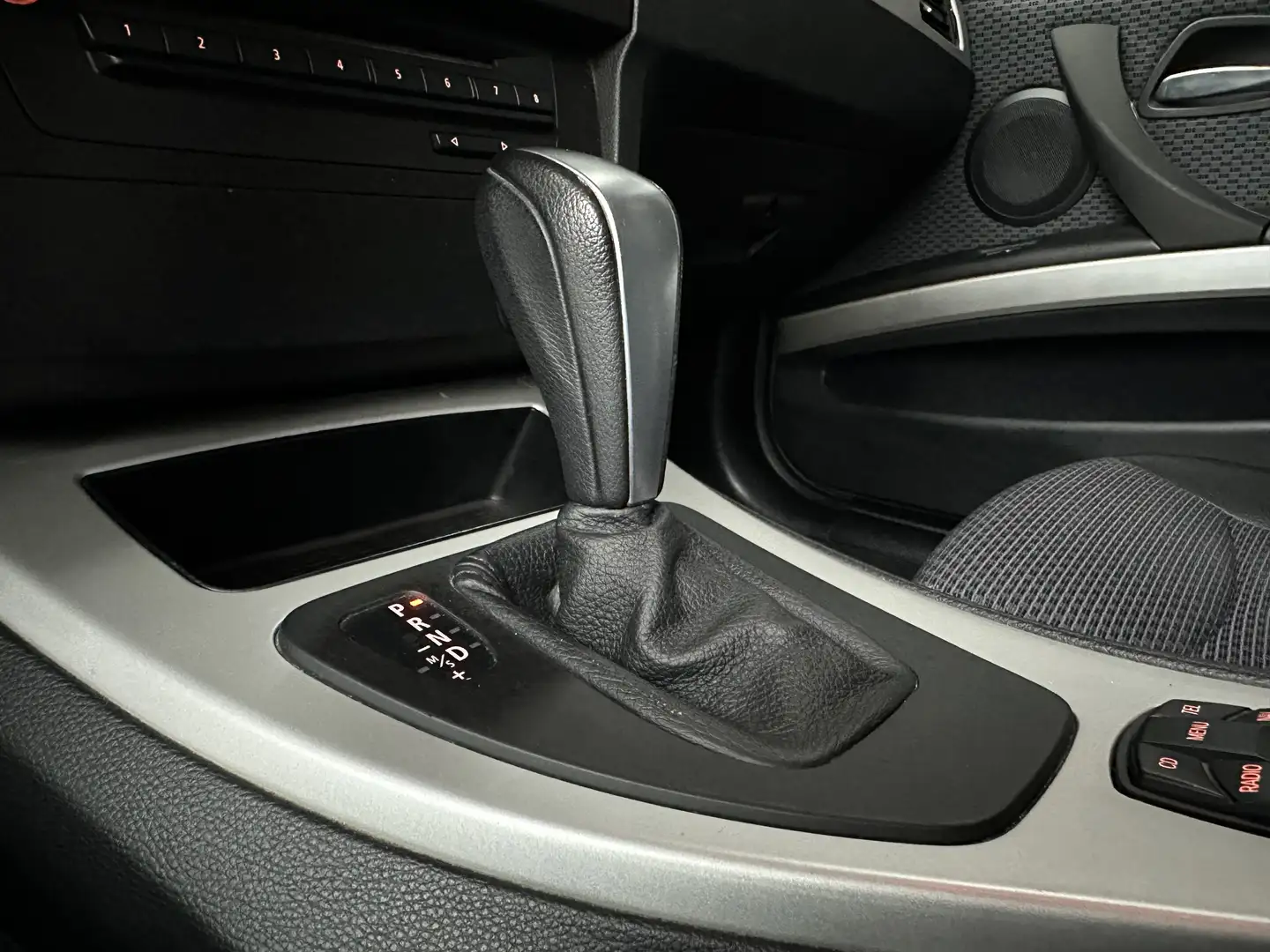 BMW 320 3 Serie 320i LCI AUTOMAAT Navi YOUNGTIMER Cruise C Grau - 2