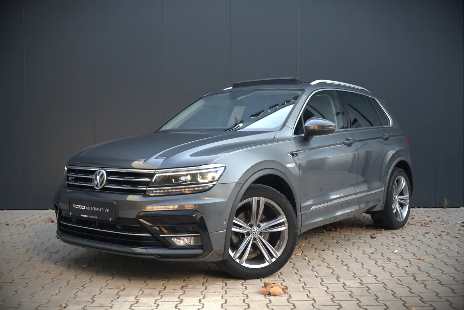 Volkswagen Tiguan 1.4 TSI ACT Highline Business R | R-Line | Panoram Grijs - 1