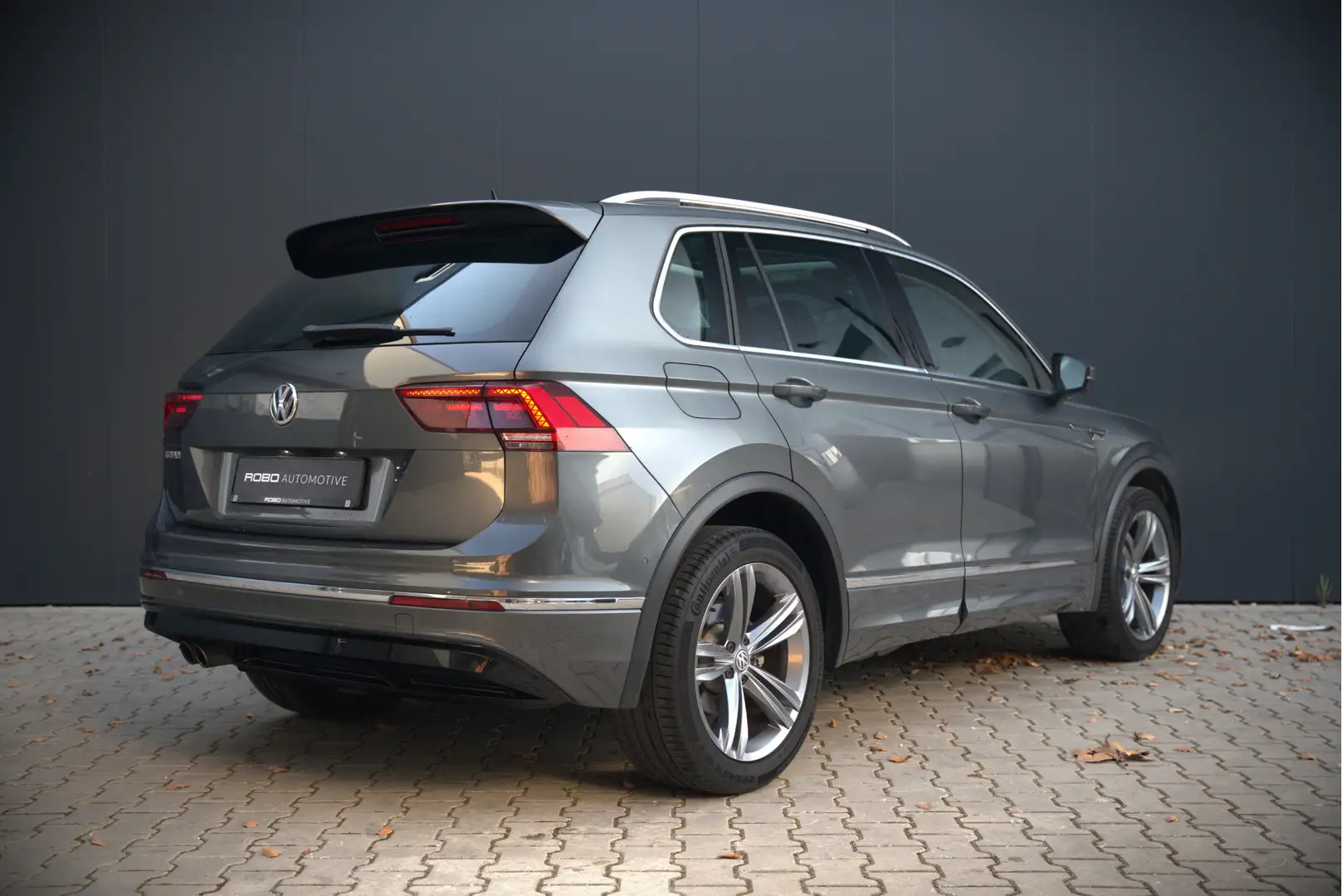 Volkswagen Tiguan 1.4 TSI ACT Highline Business R | R-Line | Panoram Grijs - 2
