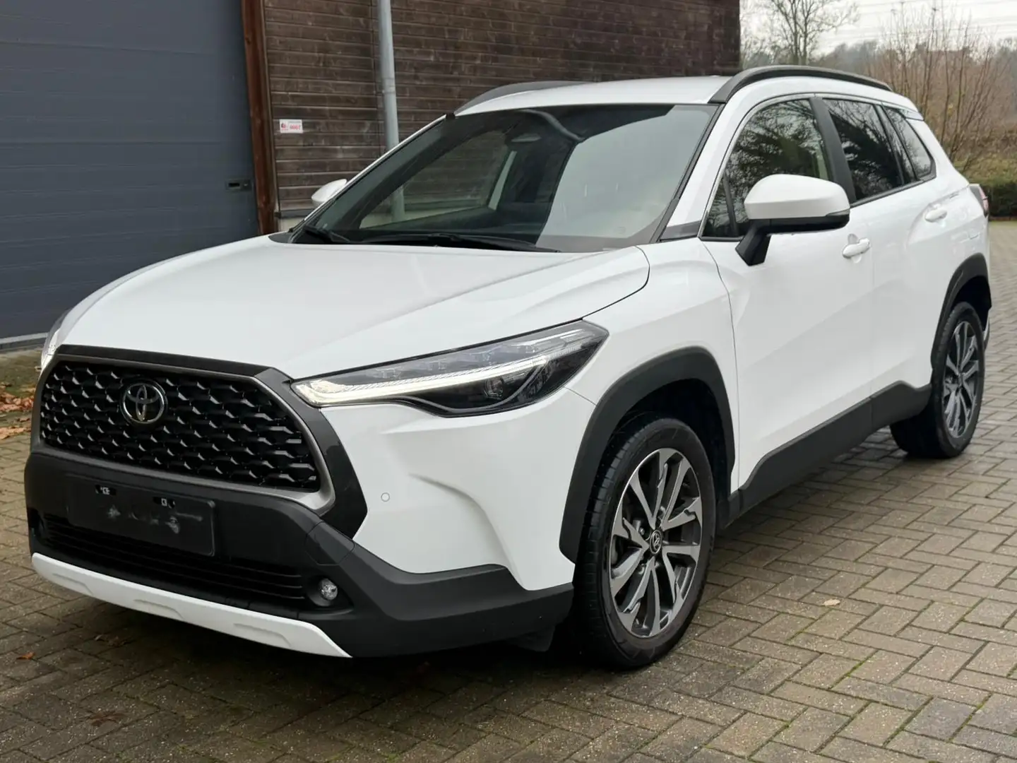 Toyota Corolla Cross Hybrid 1.8 VVT-i STYLE FULL OPTIONS - 2