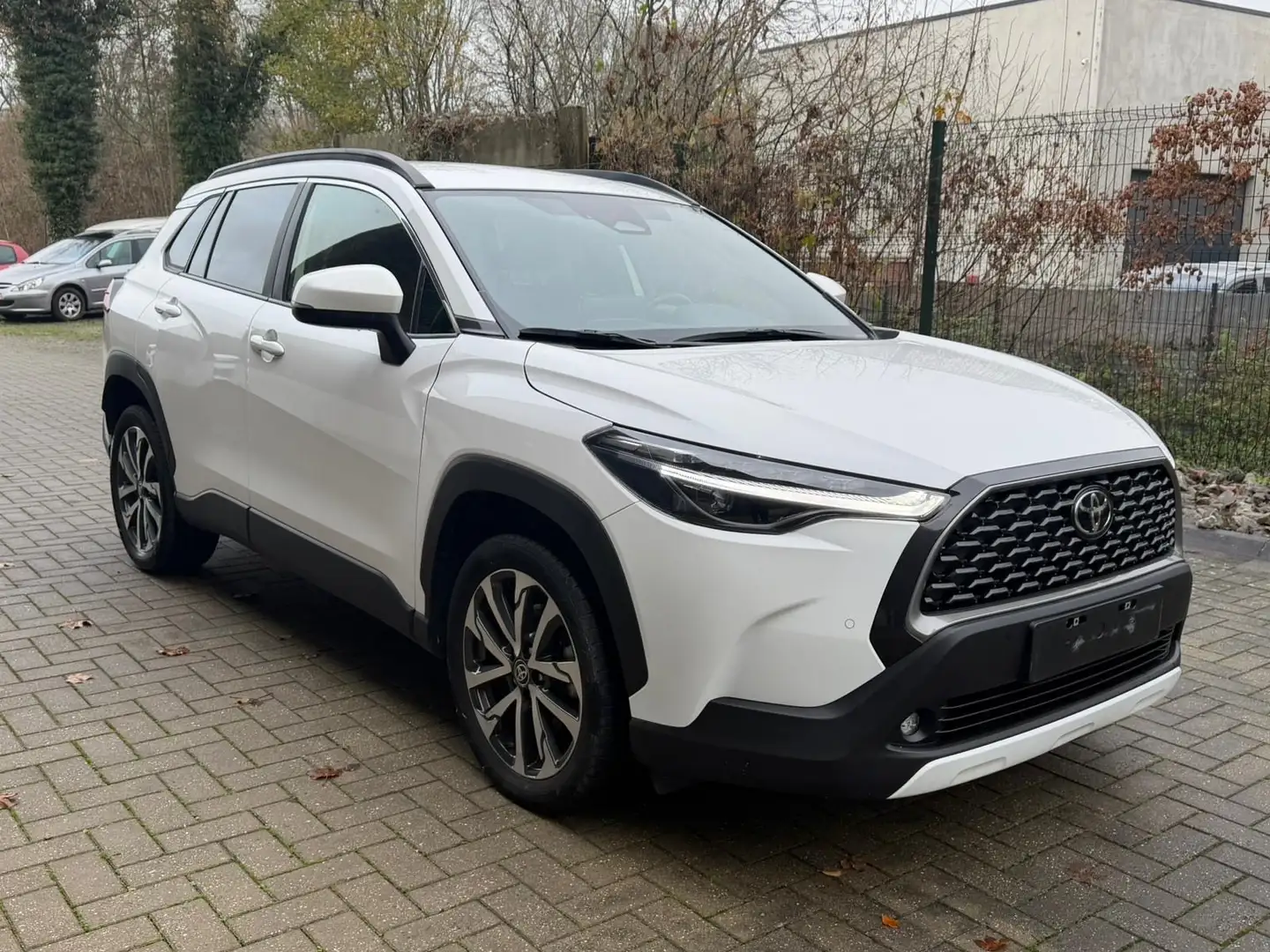 Toyota Corolla Cross Hybrid 1.8 VVT-i STYLE FULL OPTIONS - 1