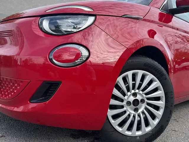 Fiat 500E view 13