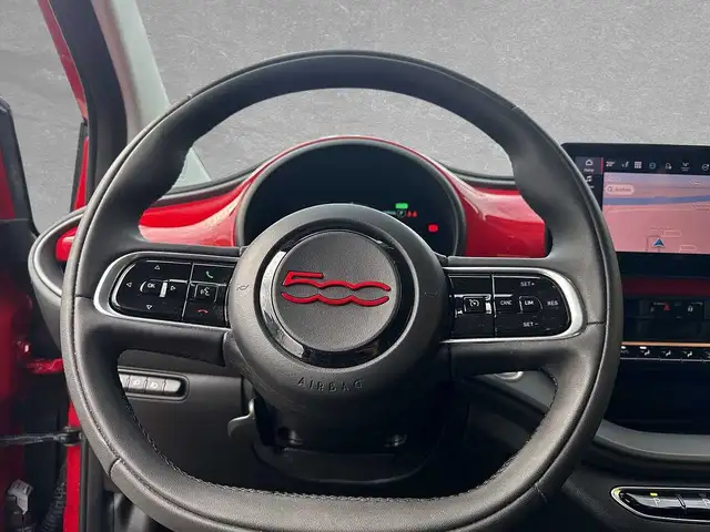 Fiat 500E view 11