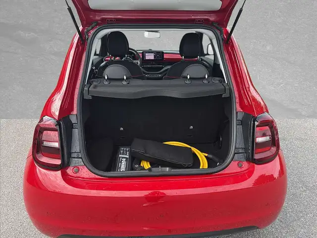 Fiat 500E view 10