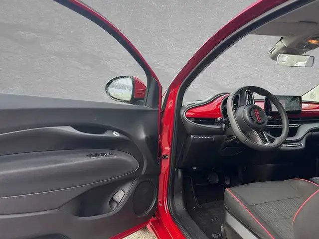Fiat 500E view 5