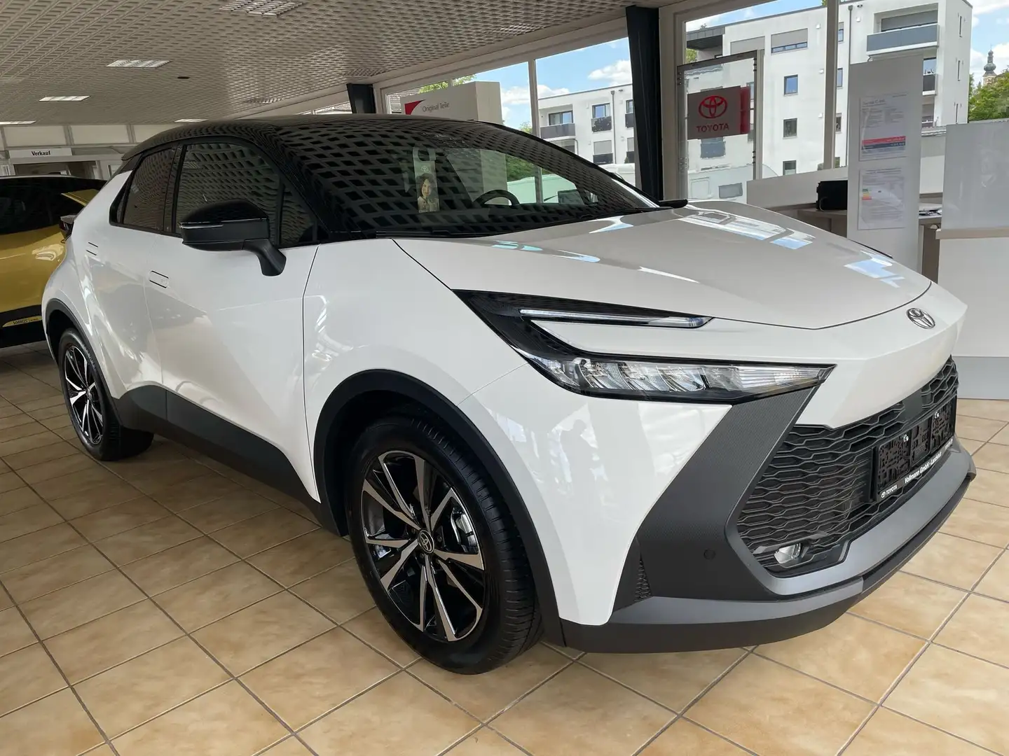 Toyota C-HR 1.8 Hybrid Teamplayer Blanc - 1