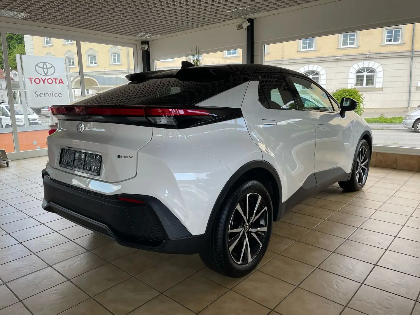 Toyota C-HR 1.8 Hybrid Teamplayer Blanc - 2