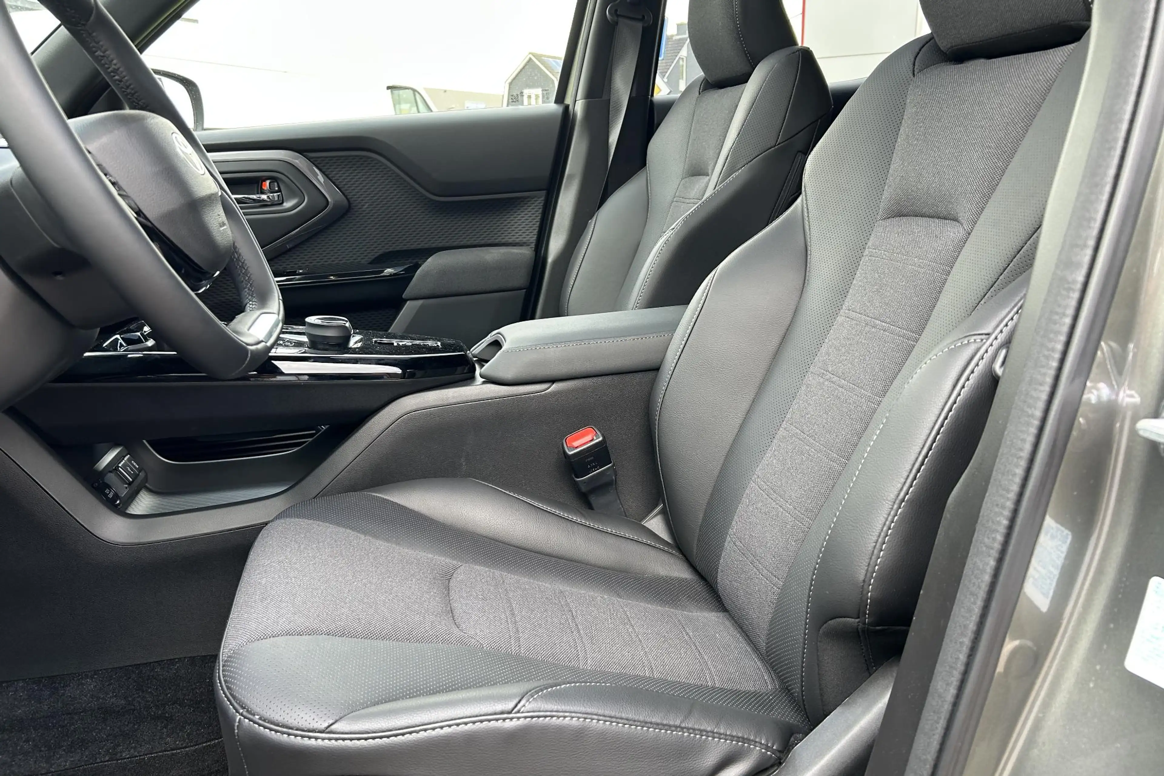 Toyota Urban Cruiser Executive 61 kWh, Nieuw en in september leverbaar — photo 9
