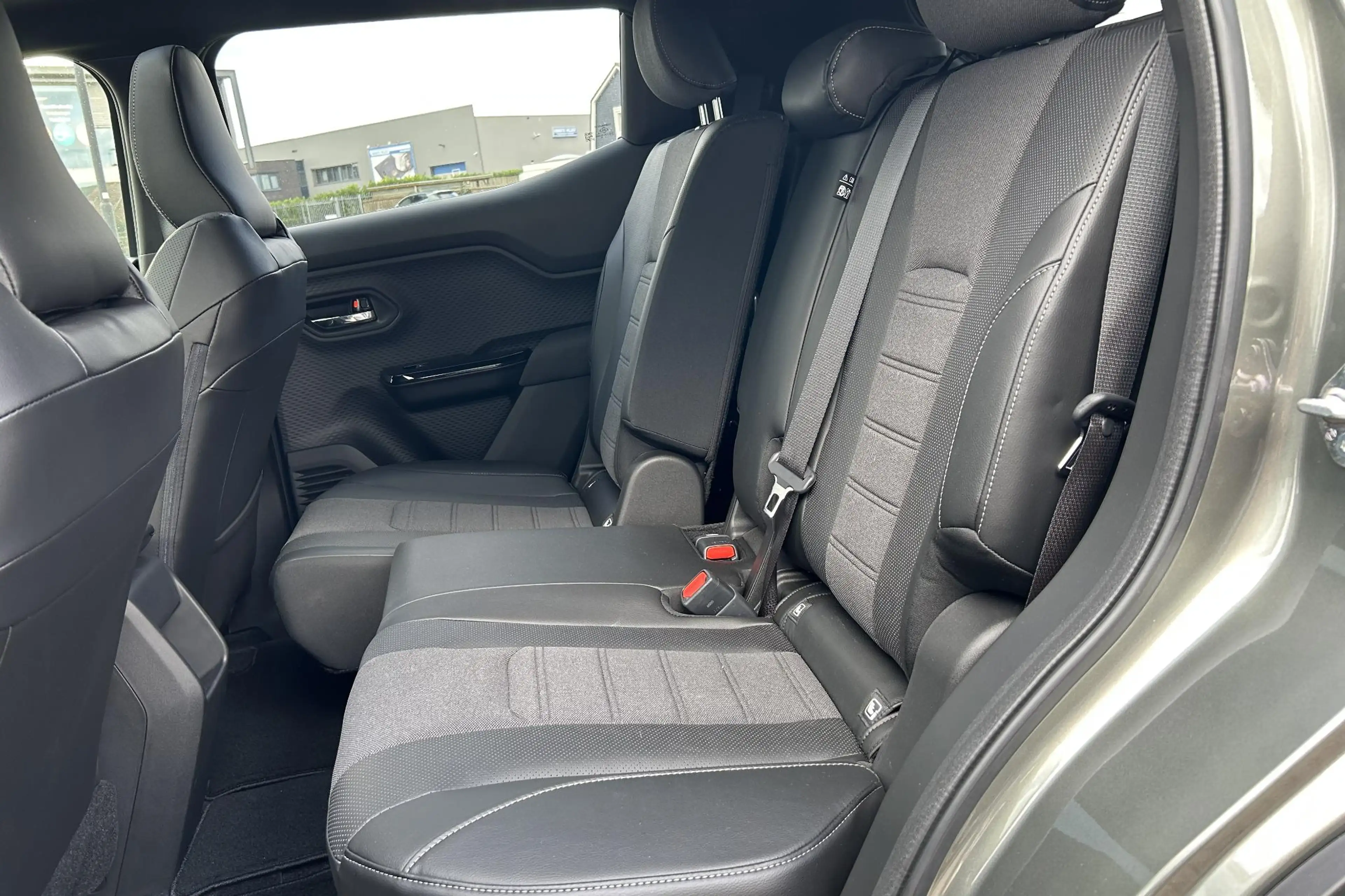 Toyota Urban Cruiser Executive 61 kWh, Nieuw en in september leverbaar — photo 10