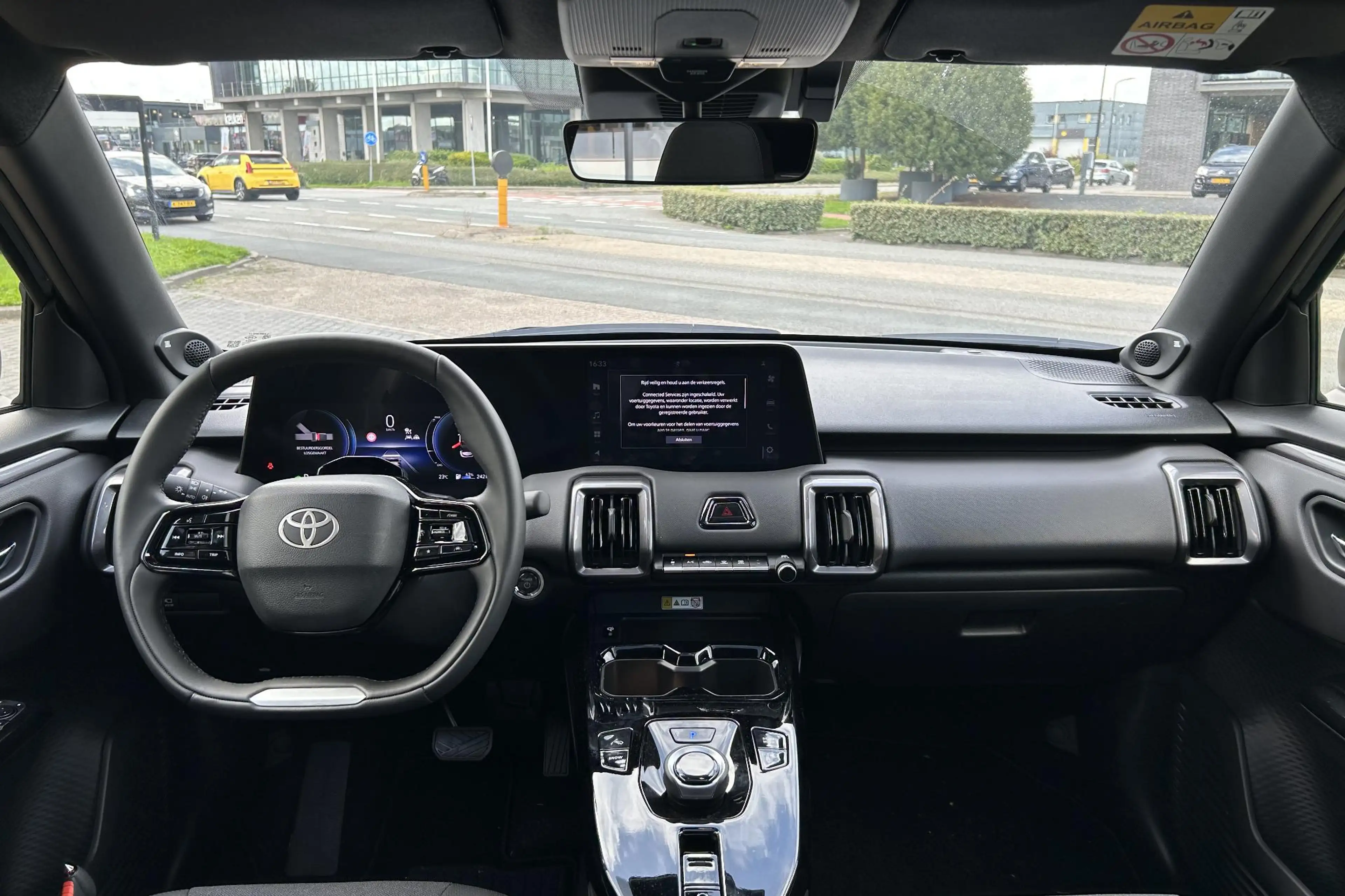 Toyota Urban Cruiser Executive 61 kWh, Nieuw en in september leverbaar — photo 3