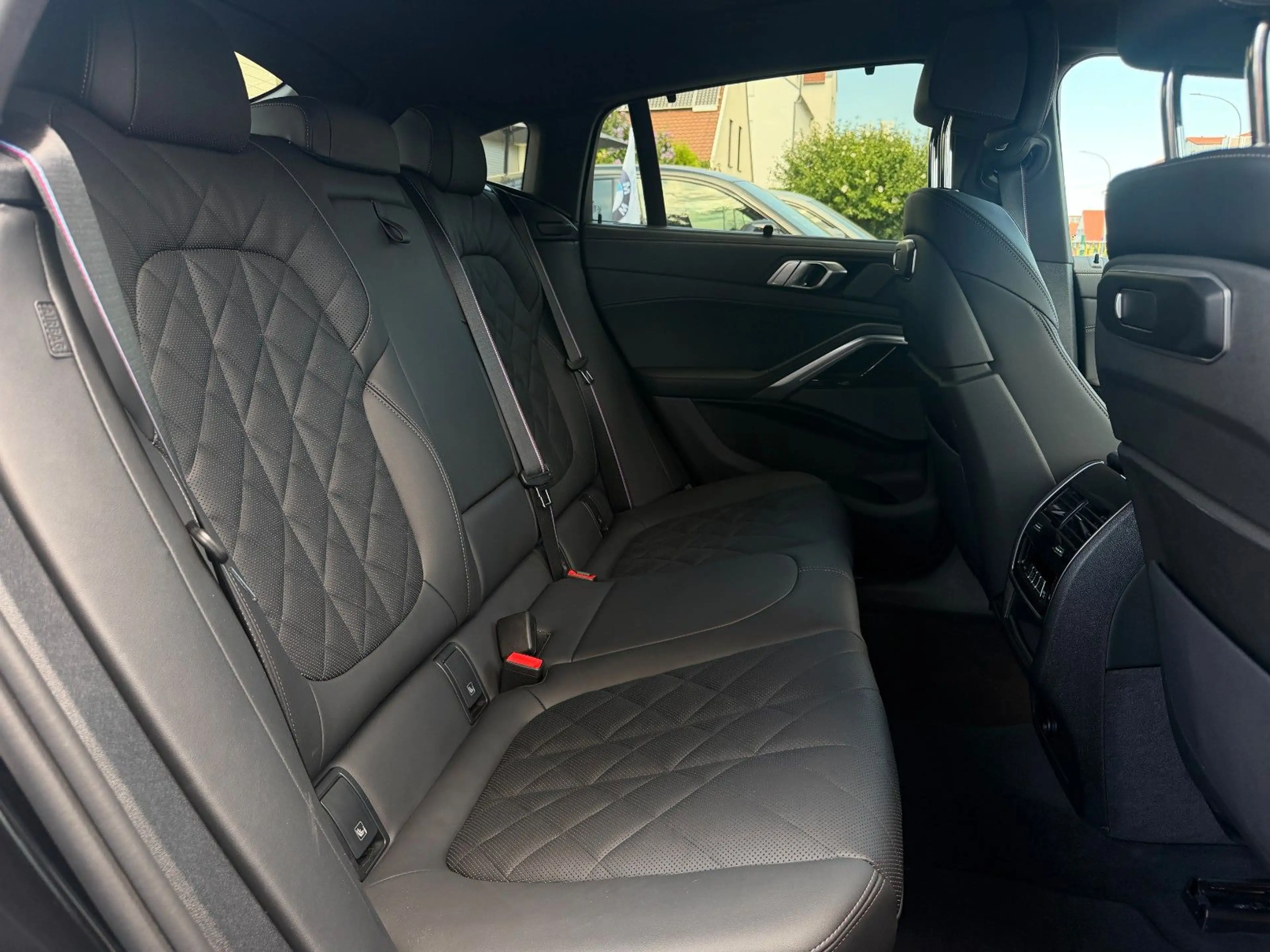 BMW X6 xDrive40i M Sport Pro 22 AHK ACC Pano SitzLüf — photo 15