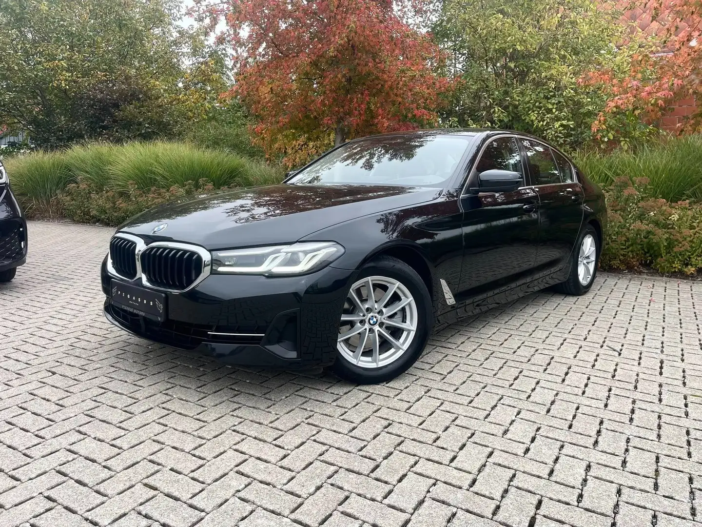 BMW 520 - 2020/080.000km/Euro 6d - Automaat Zwart - 1