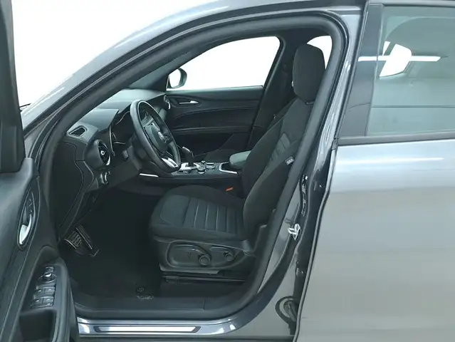 Alfa Romeo Stelvio view 10