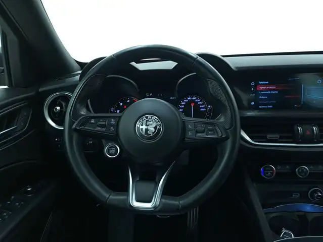 Alfa Romeo Stelvio view 11