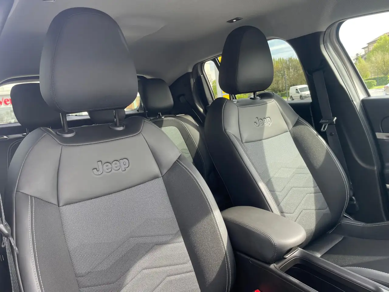 Jeep Avenger 1.2 turbo e-hybrid mhev Summit fwd 110cv edct6 8