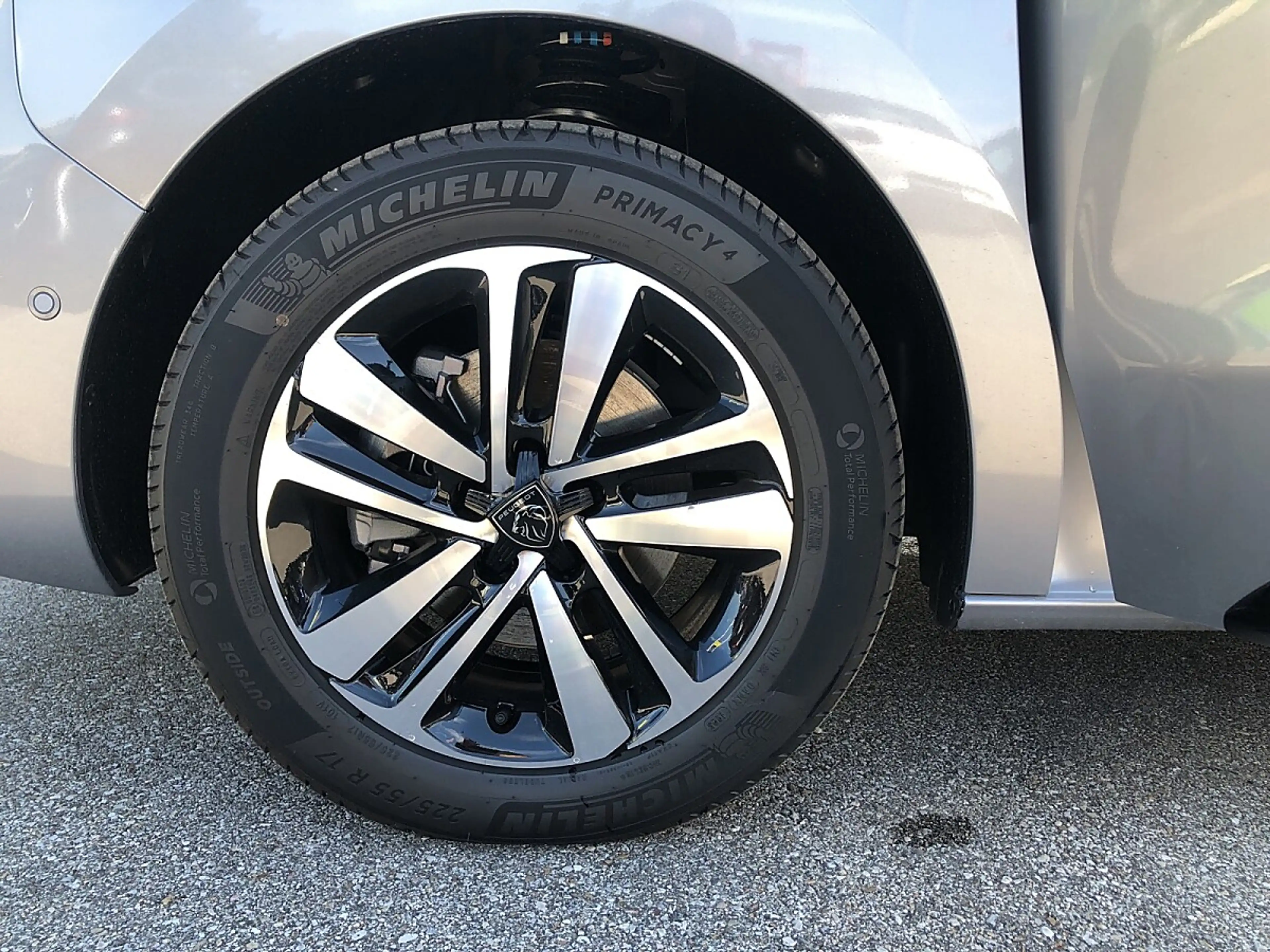 Peugeot Traveller Premium BlueHDi 180 Lang EAT8 — photo 15