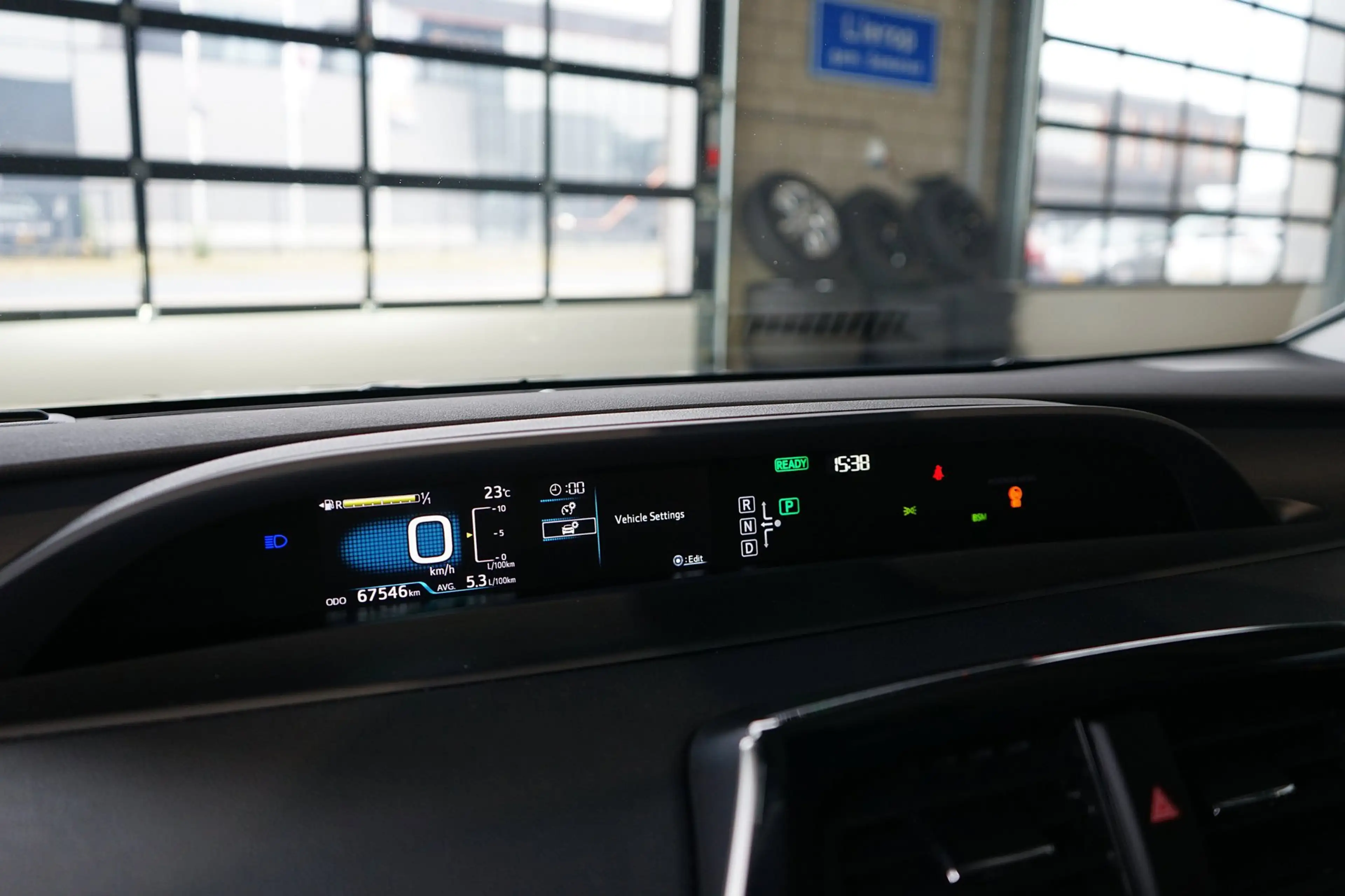 Toyota Prius 1.8 Executive|NAVI|CAMERA|STOELVERW|HUD|TREKHAAK — photo 9