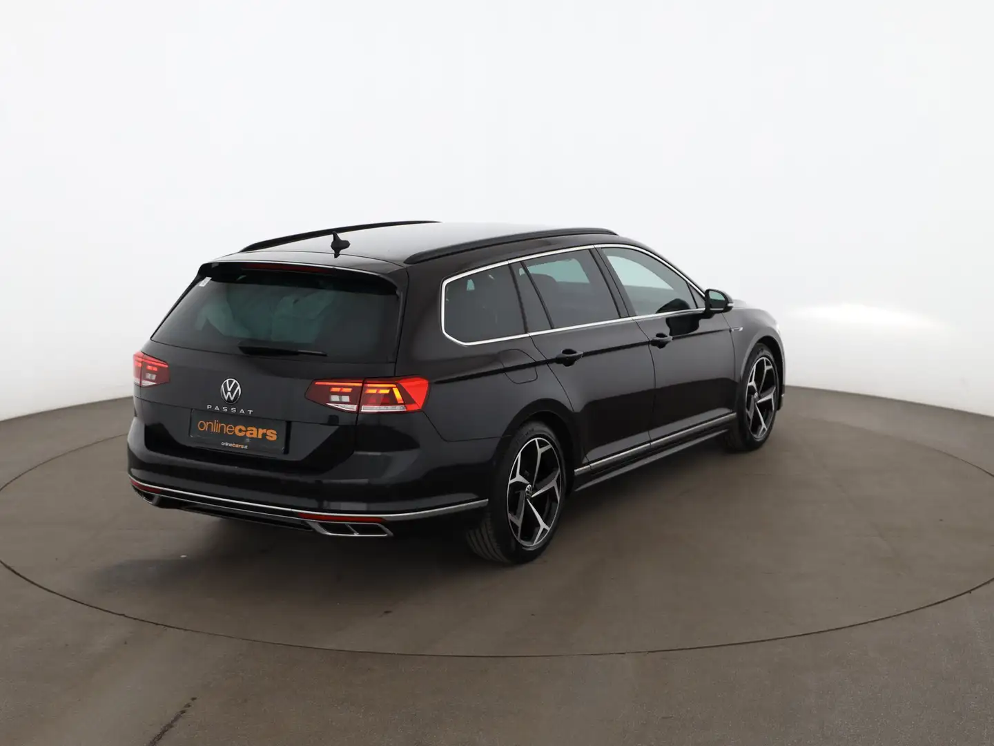 Volkswagen Passat Variant 2.0 TDI R-Line Aut LED AHK RADAR Schwarz - 2