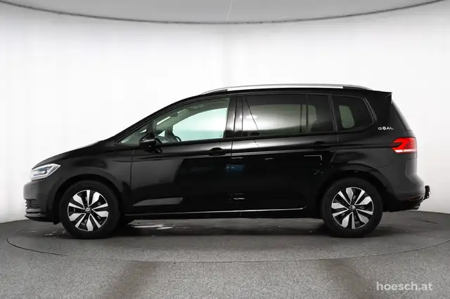 Volkswagen Touran view 3