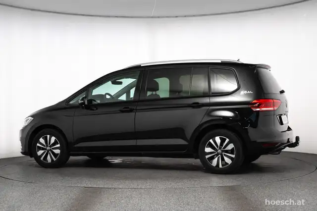 Volkswagen Touran view 4