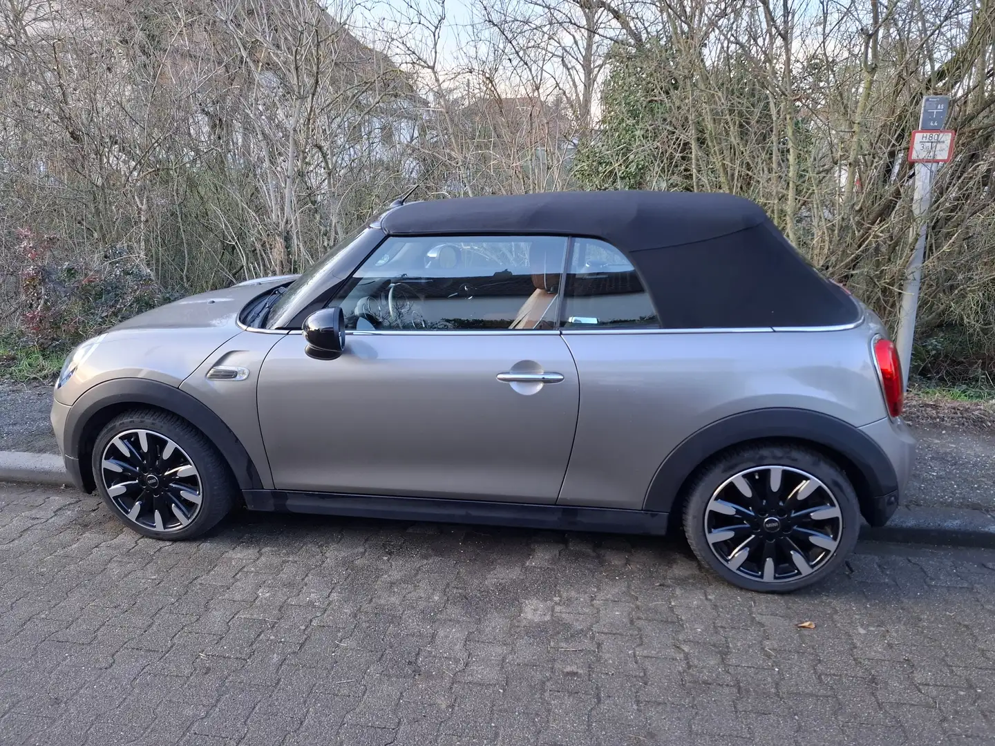 MINI Cooper Cabrio (2017-2019) Silber - 1