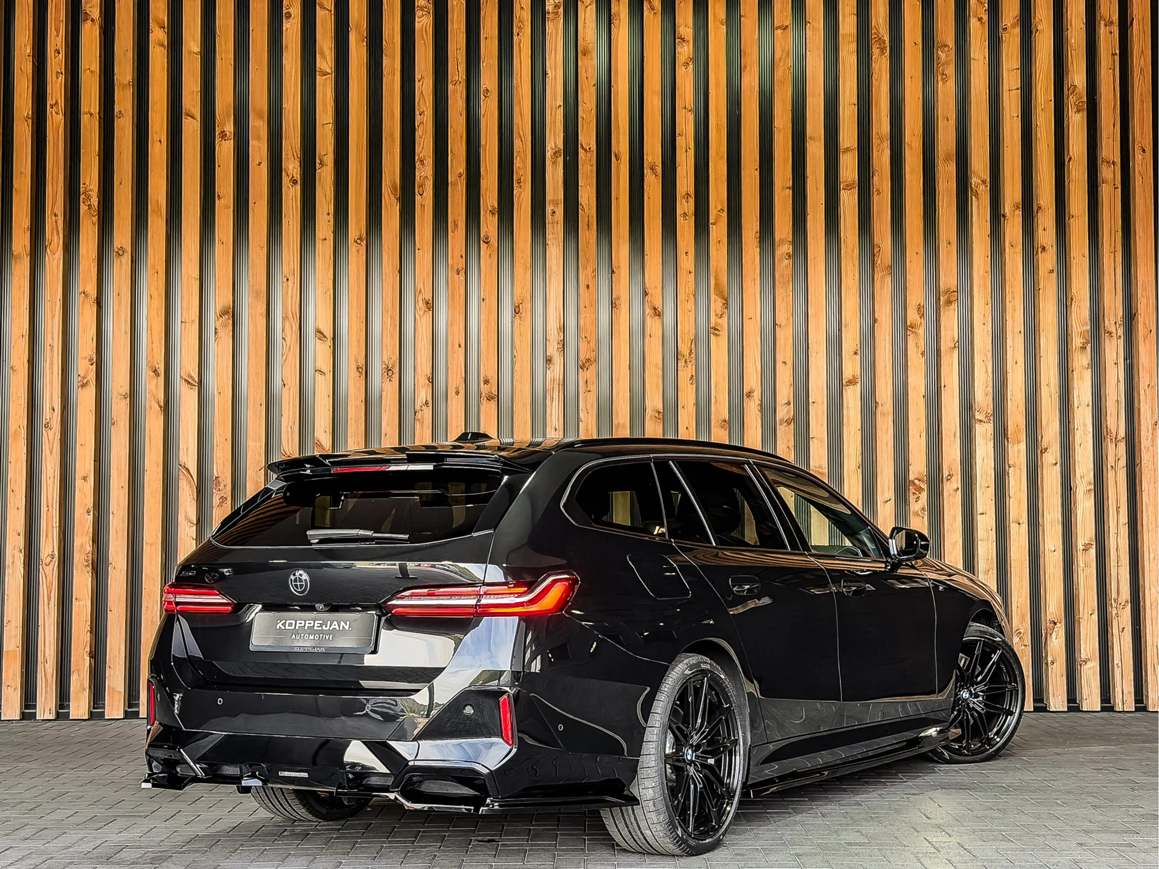 BMW 550 5-serie Touring 550e xDrive 490PK M-Sport | BOWER — photo 3